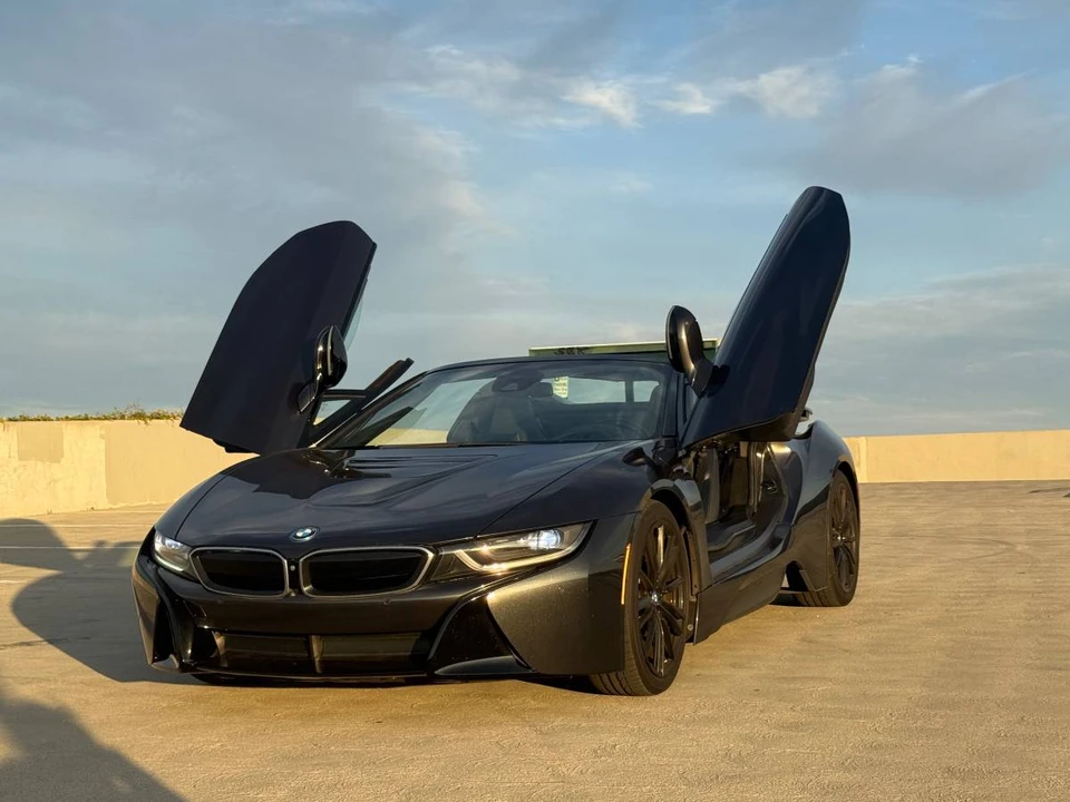 2019 BMW i8 - Image 2 of 5