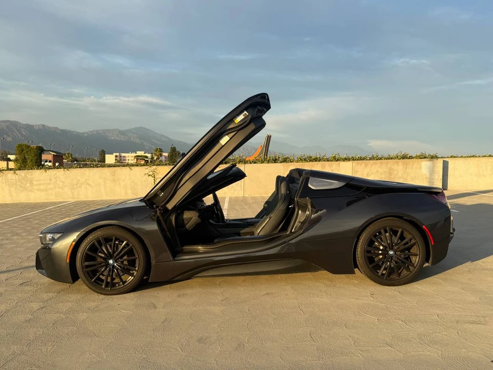 2019 BMW i8 - Image 4 of 5
