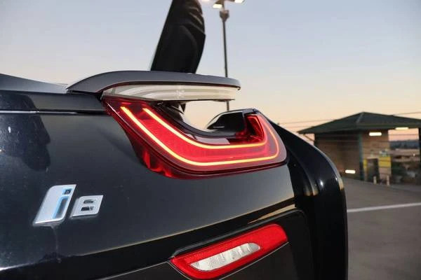 2019 BMW i8 - Image 7 of 9