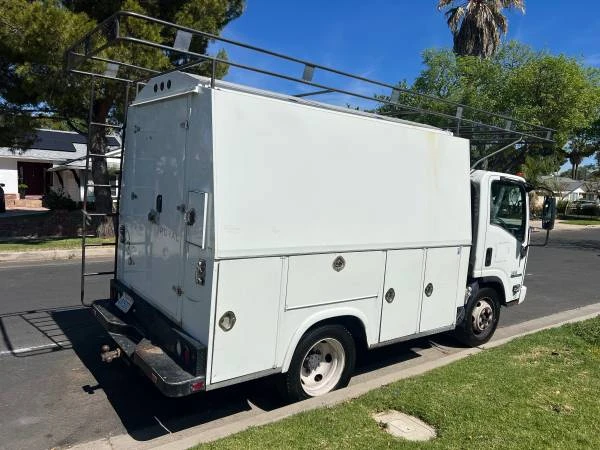 2019 Isuzu Elf - Image 4 of 11