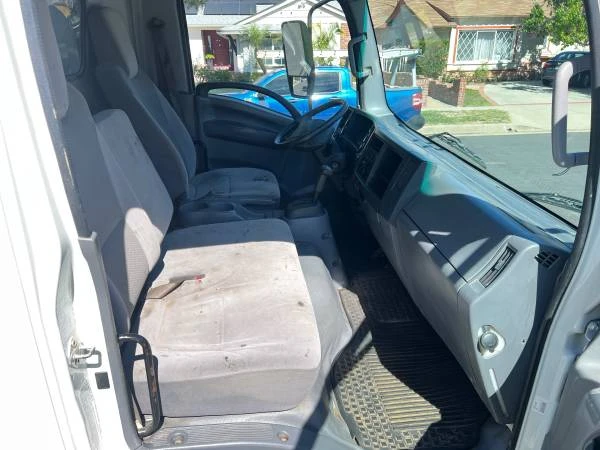 2019 Isuzu Elf - Image 8 of 11