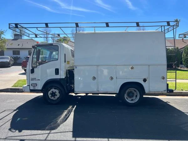 2019 Isuzu Elf - Image 2 of 11