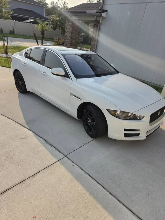 2019 Jaguar XE - Image 13 of 15