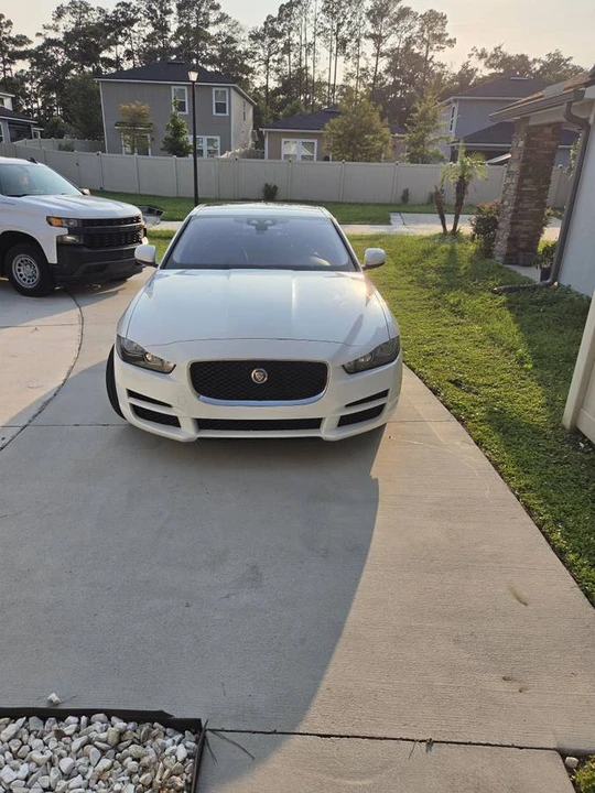 2019 Jaguar XE - Image 14 of 15