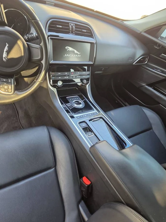 2019 Jaguar XE - Image 6 of 15