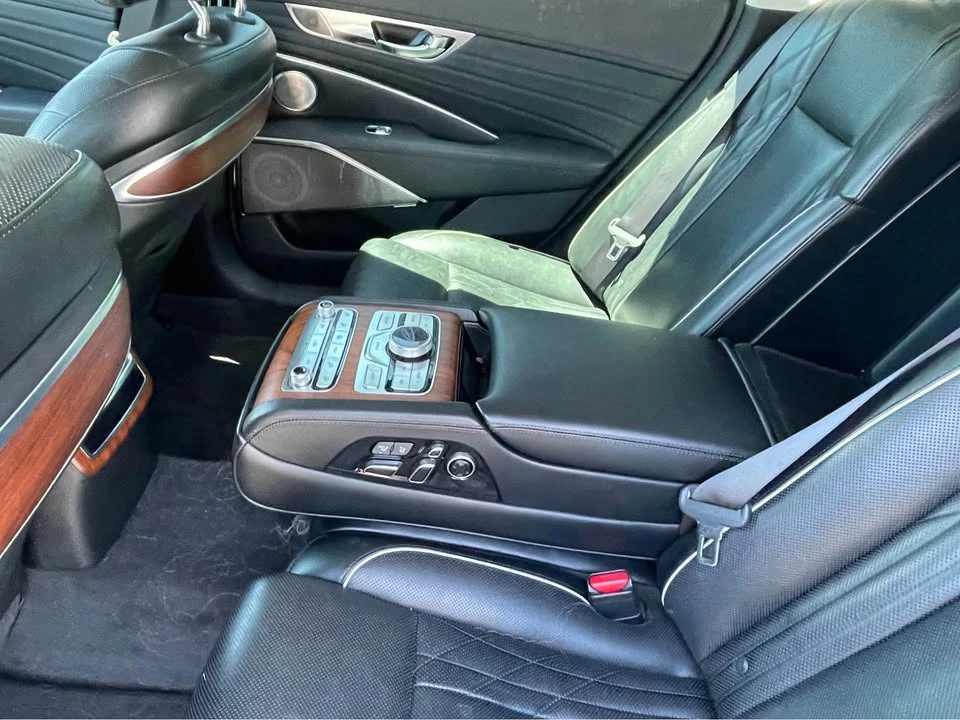 2019 Kia K900 - Image 7 of 9