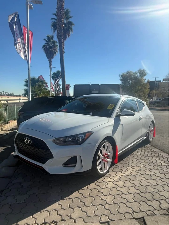 2019 Hyundai Veloster - Image 2 of 5