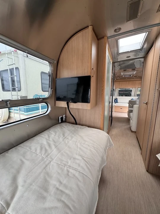 2020 Airstream - Image 8 of 9