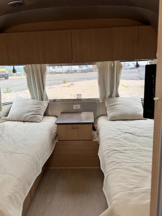 2020 Airstream - Image 5 of 9