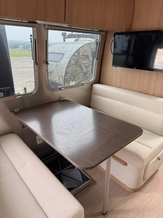 2020 Airstream - Image 9 of 9