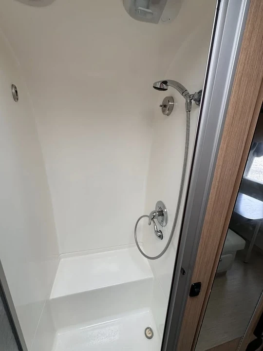 2020 Airstream - Image 7 of 9