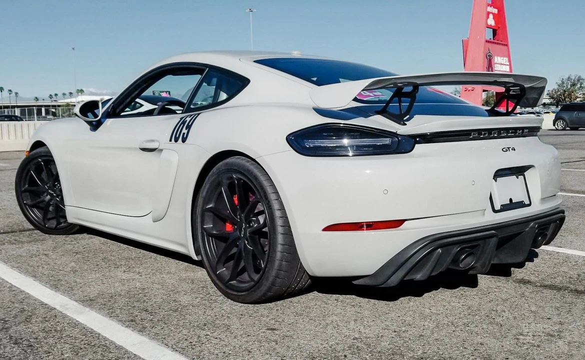2020 Porsche 718 Cayman GT4 - Image 4 of 31