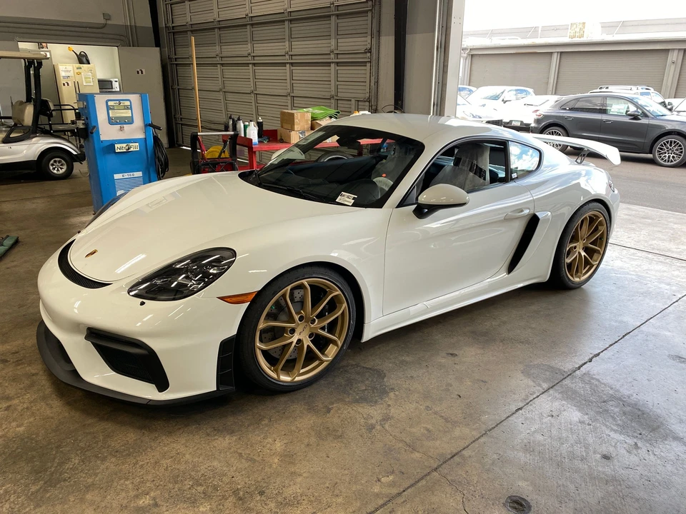 2020 Porsche 718 Cayman GT4 - Image 3 of 4