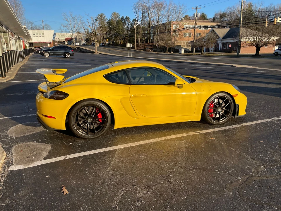 2020 Porsche 718 Cayman GT4 - Image 5 of 8