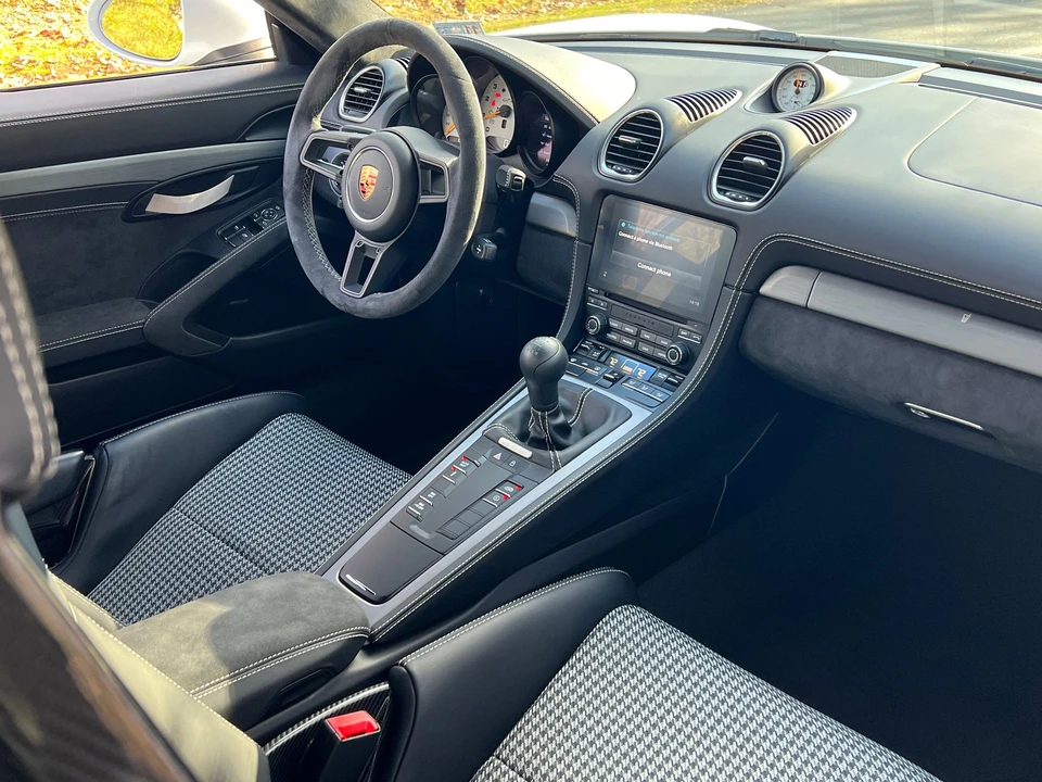 2020 Porsche 718 Cayman GT4 - Image 6 of 29