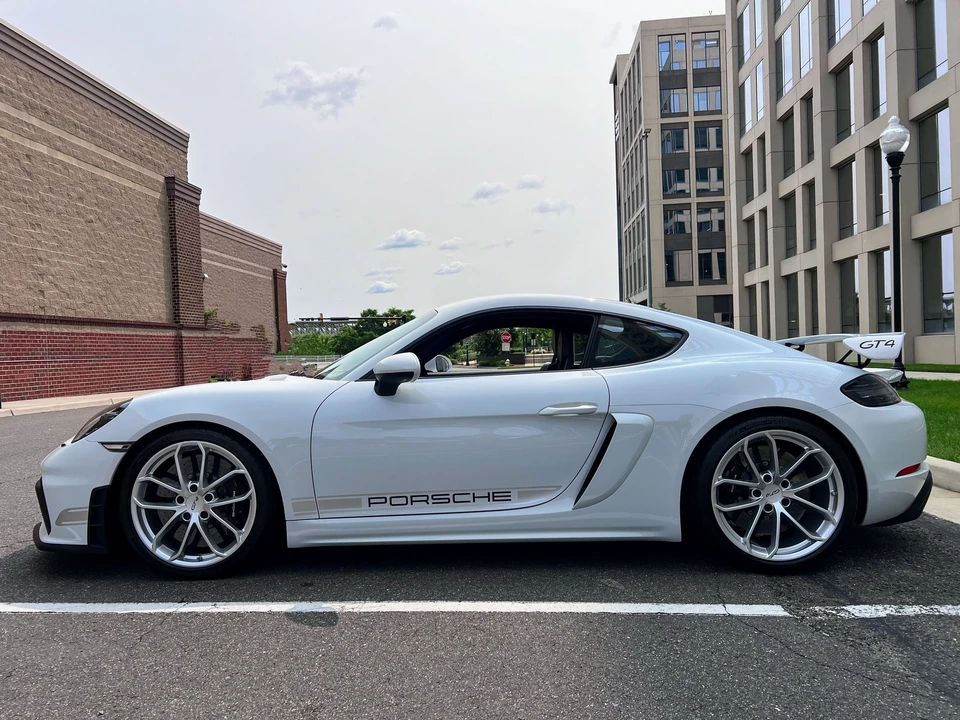 2020 Porsche 718 Cayman GT4 - Image 21 of 29