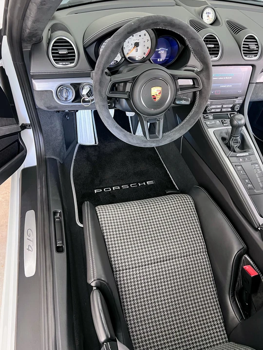 2020 Porsche 718 Cayman GT4 - Image 25 of 29