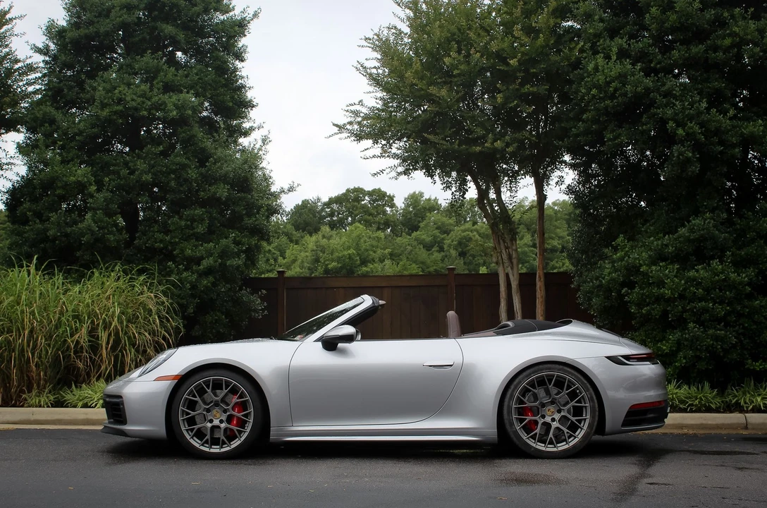 2020 Porsche 992 Carrera 4S - Image 9 of 16