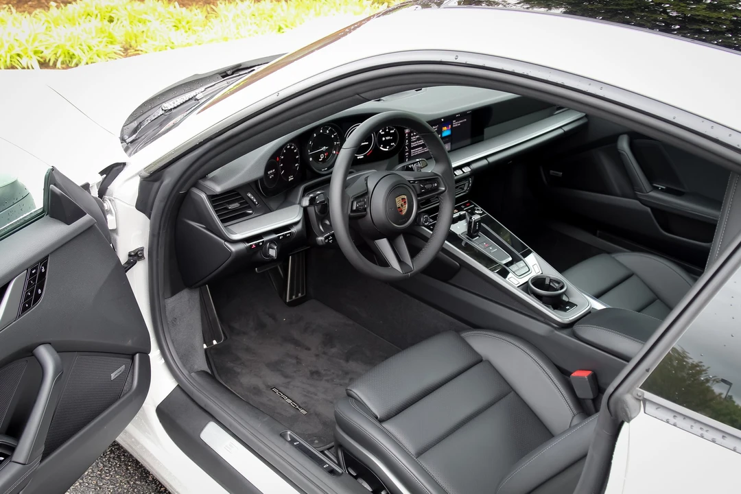 2020 Porsche 992 Carrera 4S - Image 6 of 11