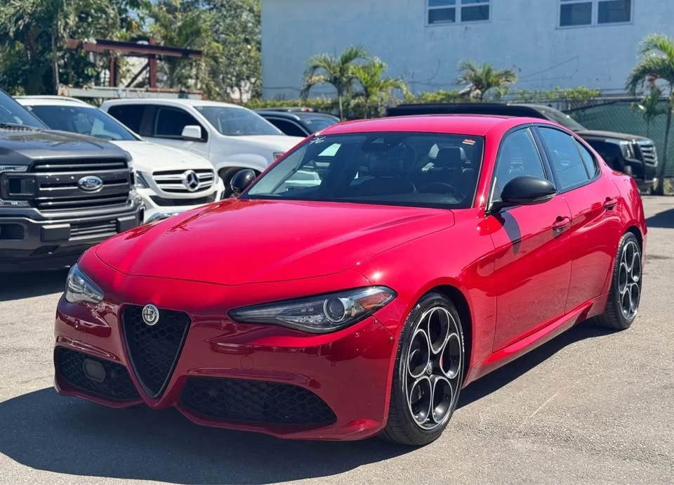 2020 Alfa Romeo Giulia - Image 9 of 10