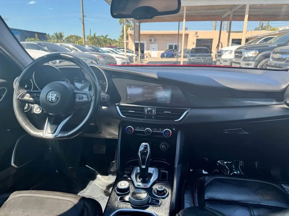 2020 Alfa Romeo Giulia - Image 7 of 10