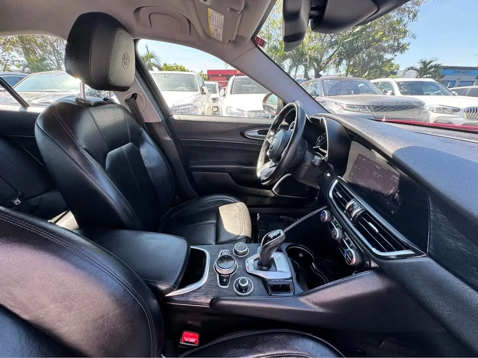 2020 Alfa Romeo Giulia - Image 5 of 10