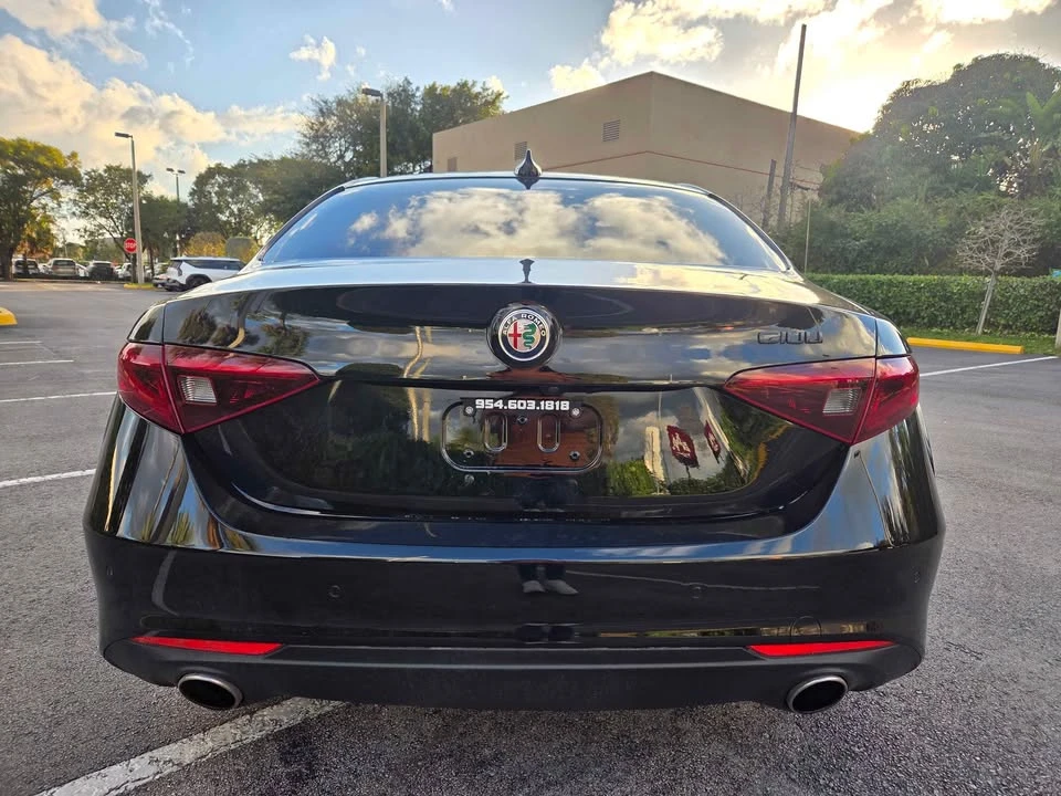 2020 Alfa Romeo Giulia - Image 5 of 10