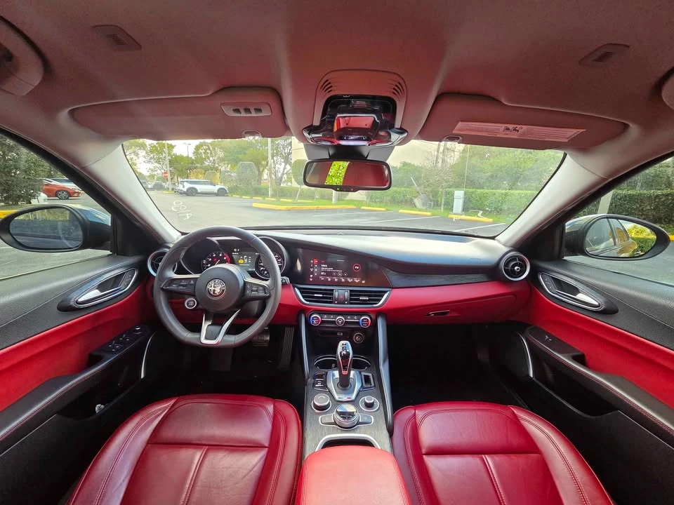 2020 Alfa Romeo Giulia - Image 9 of 10