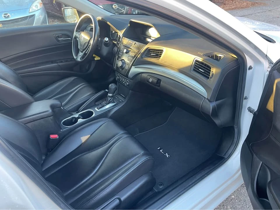2020 Acura ILX - Image 8 of 11