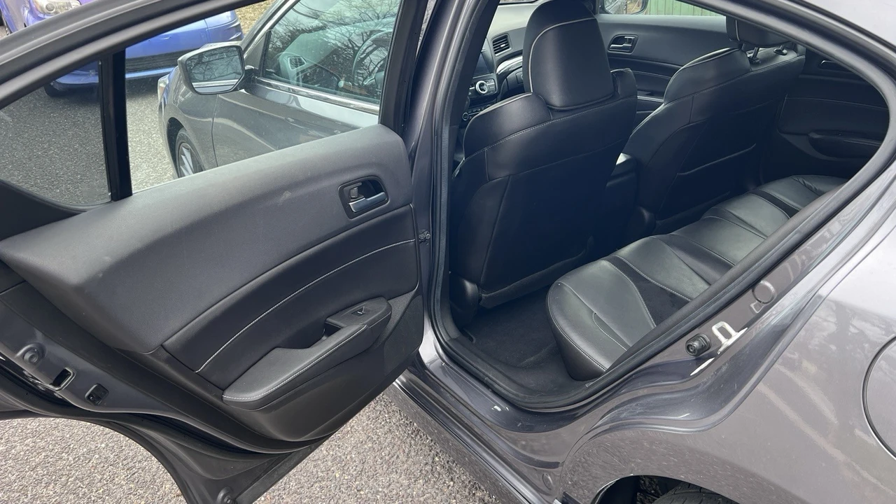 2020 Acura ILX - Image 11 of 18