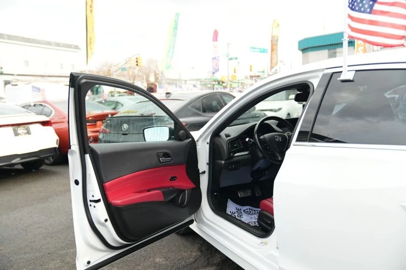 2020 Acura ILX - Image 9 of 12