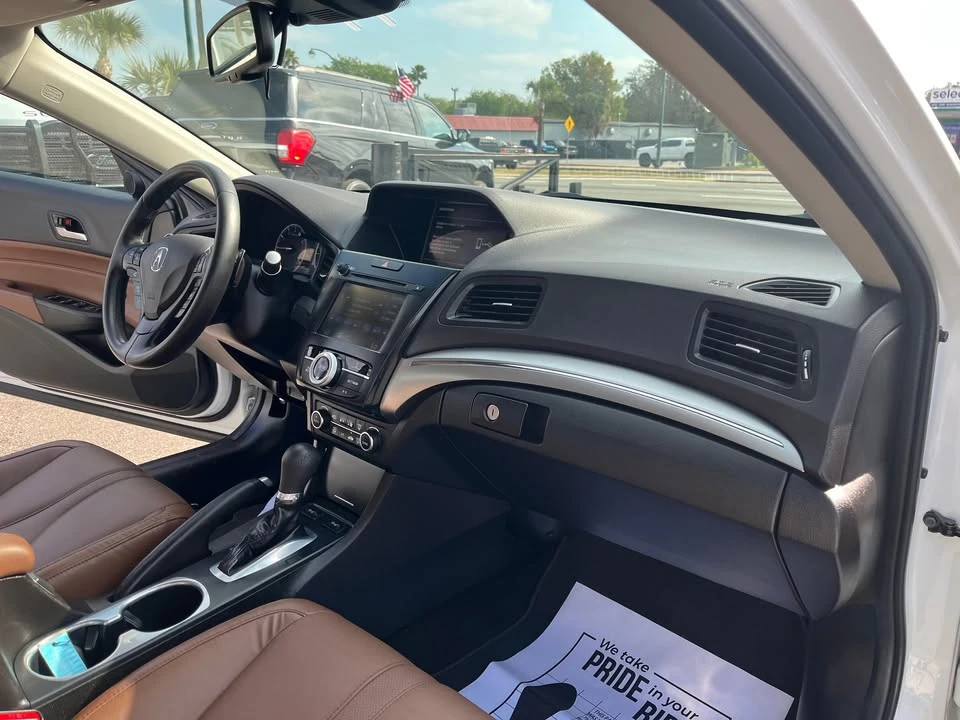 2020 Acura ILX - Image 9 of 15