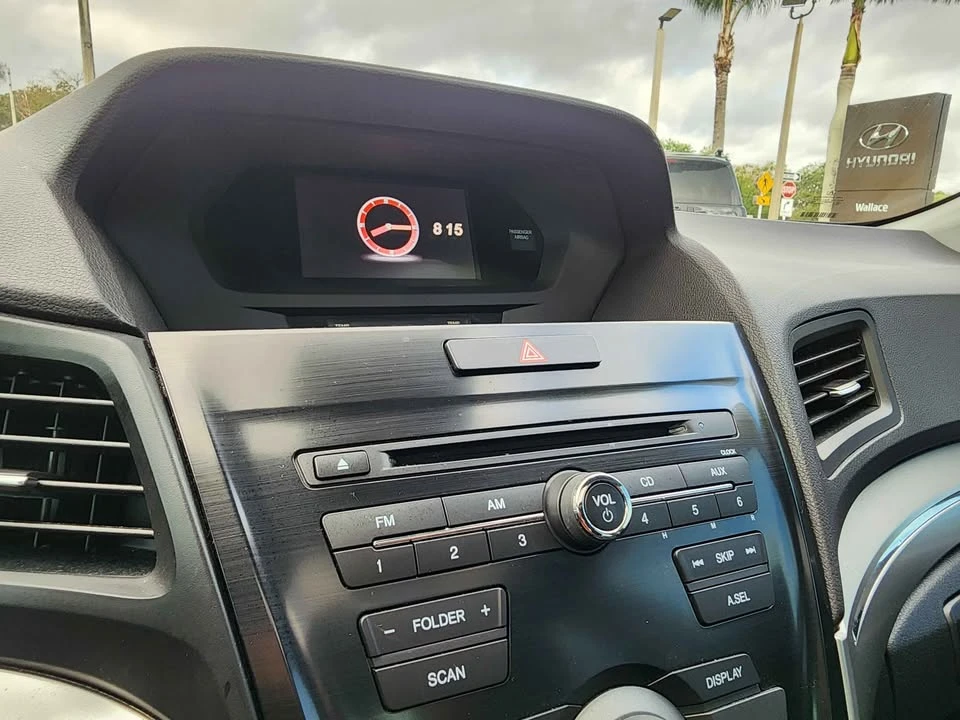 2020 Acura ILX - Image 10 of 15