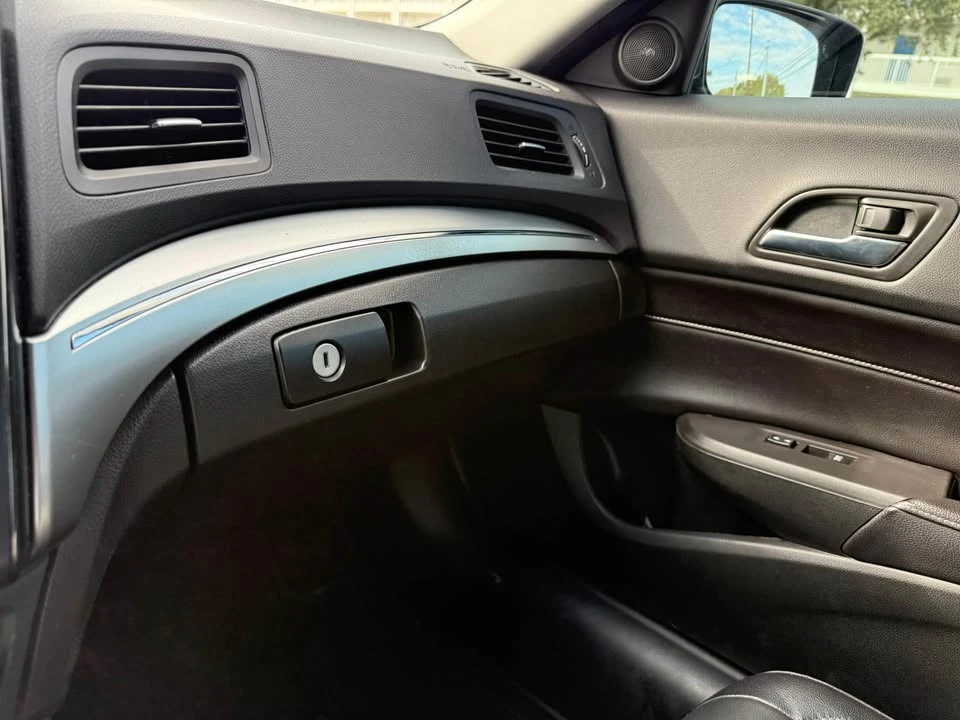 2020 Acura ILX - Image 2 of 8