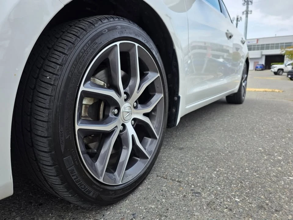2020 Acura ILX - Image 2 of 17