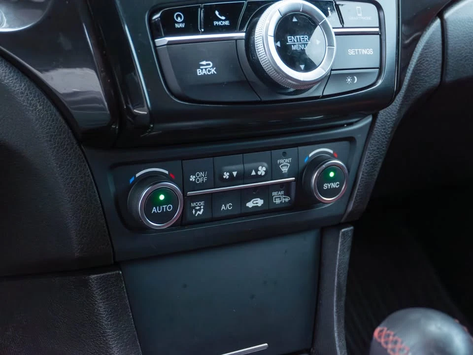2020 Acura ILX - Image 14 of 20