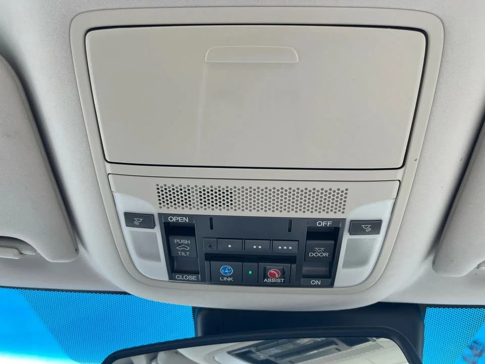 2020 Acura RLX - Image 17 of 19