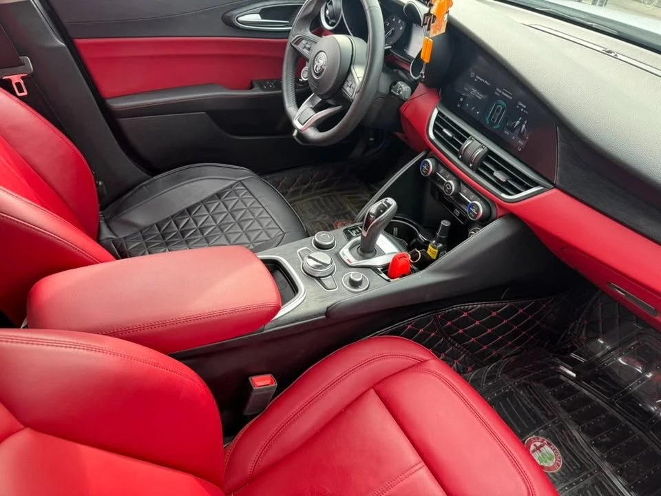 2020 Alfa Romeo Giulia - Image 9 of 20