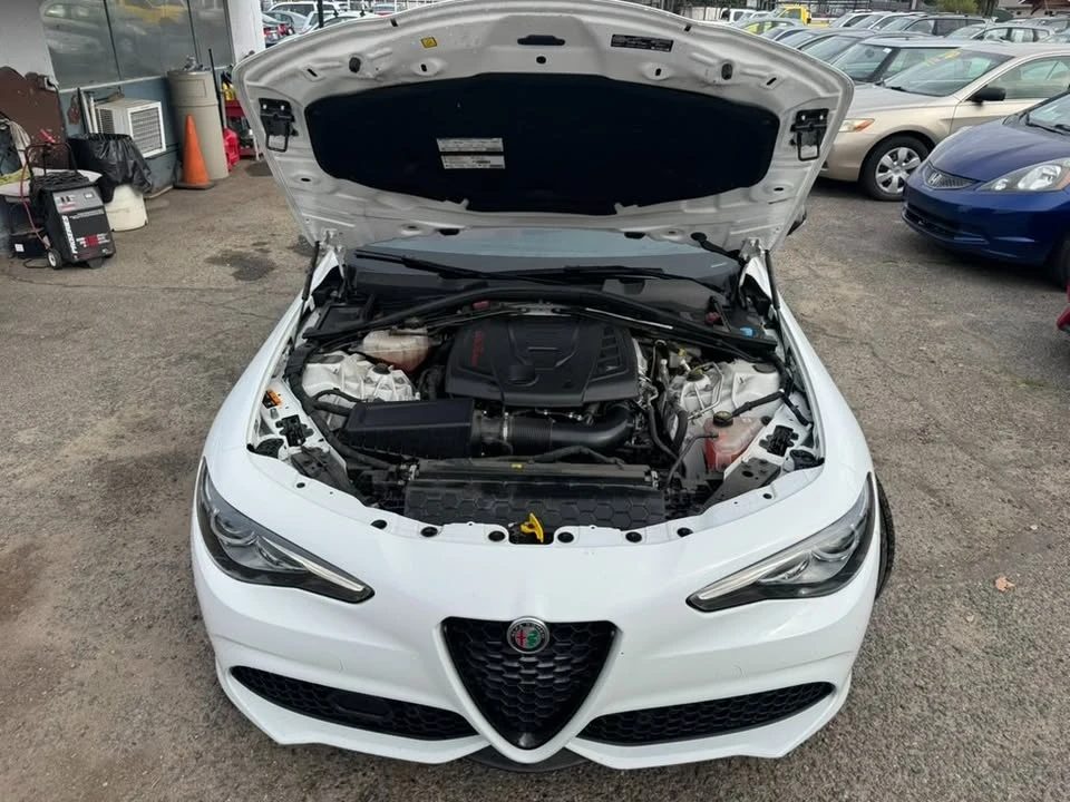 2020 Alfa Romeo Giulia - Image 16 of 20