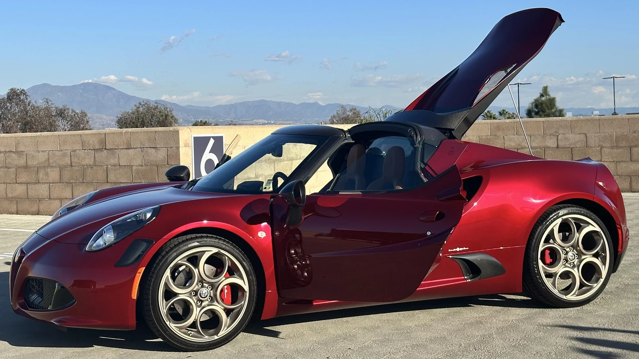2020 Alfa Romeo 4C Spider - Image 9 of 31