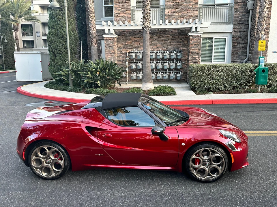 2020 Alfa Romeo 4C Spider - Image 25 of 31