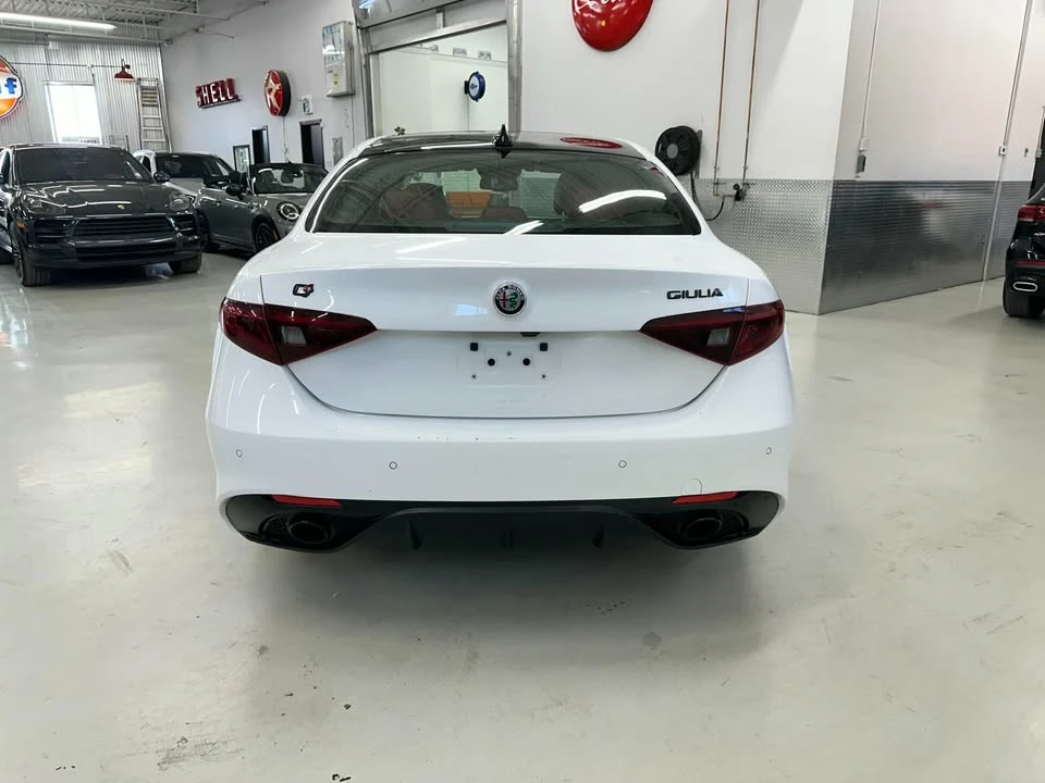 2020 Alfa Romeo Giulia - Image 4 of 18