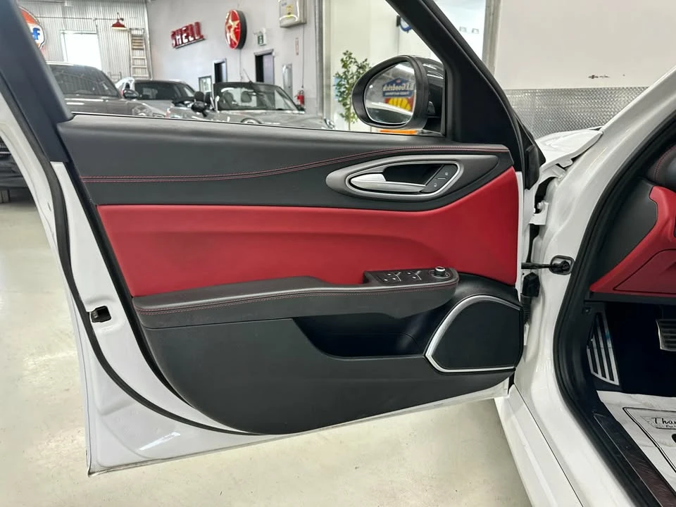 2020 Alfa Romeo Giulia - Image 15 of 18