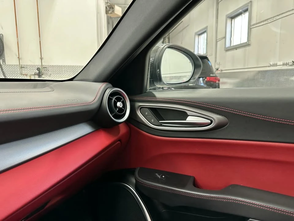 2020 Alfa Romeo Giulia - Image 14 of 18