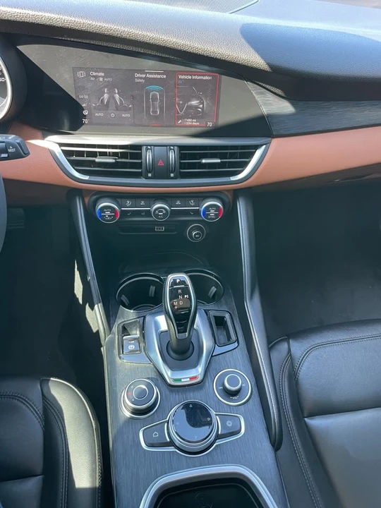 2020 Alfa Romeo Giulia - Image 13 of 15