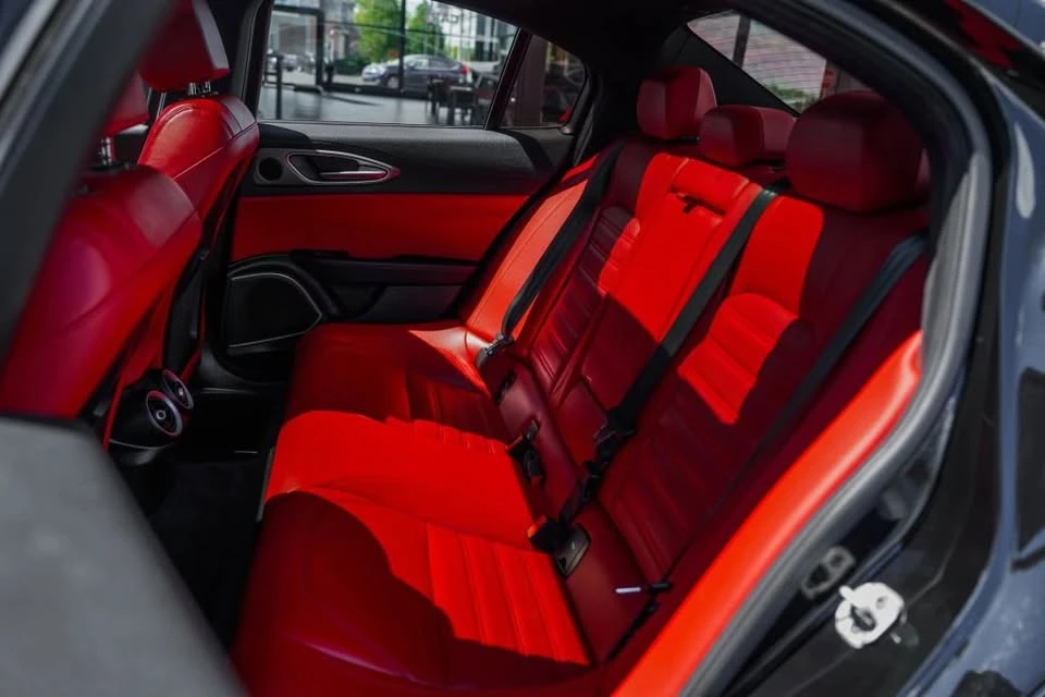 2020 Alfa Romeo Giulia - Image 14 of 19