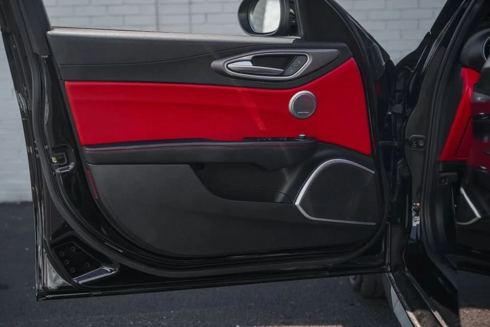 2020 Alfa Romeo Giulia - Image 7 of 19