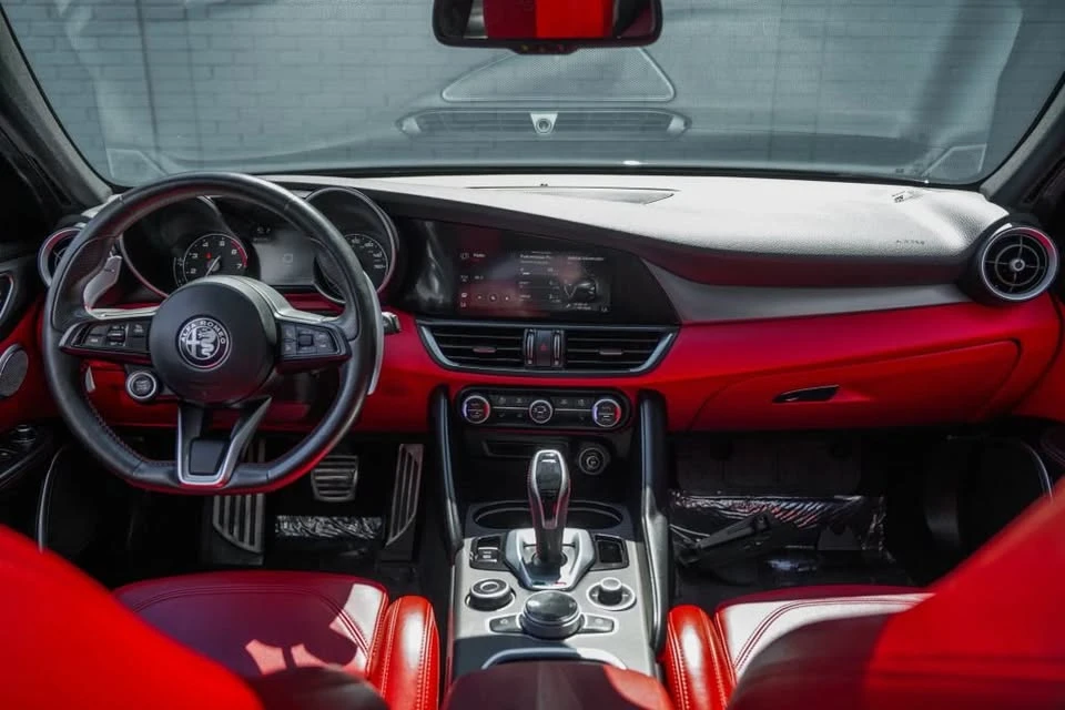 2020 Alfa Romeo Giulia - Image 10 of 19