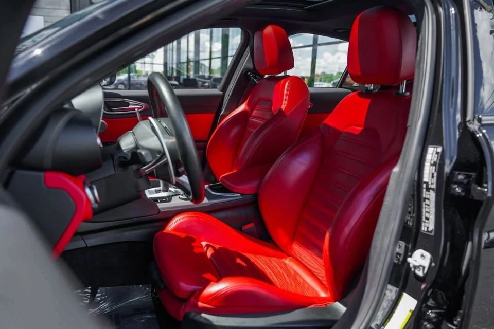 2020 Alfa Romeo Giulia - Image 8 of 19