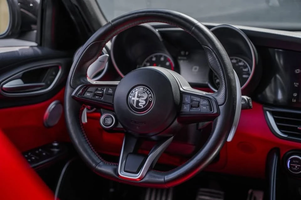 2020 Alfa Romeo Giulia - Image 11 of 19